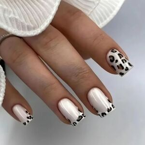 24 Pieces Fake Press On Nails